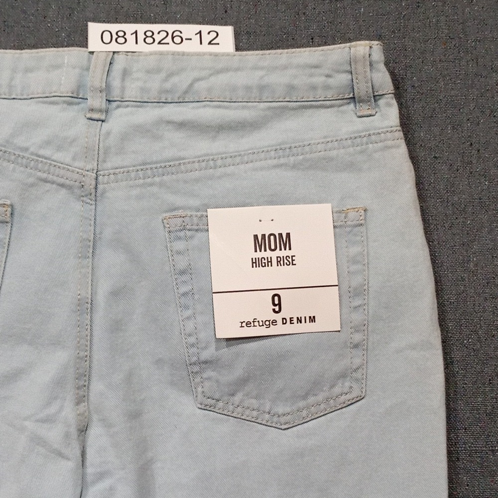 Refuge Denim Mom Jeans High Rise Light Wash Distressed Hem Size 9 16-2011CR